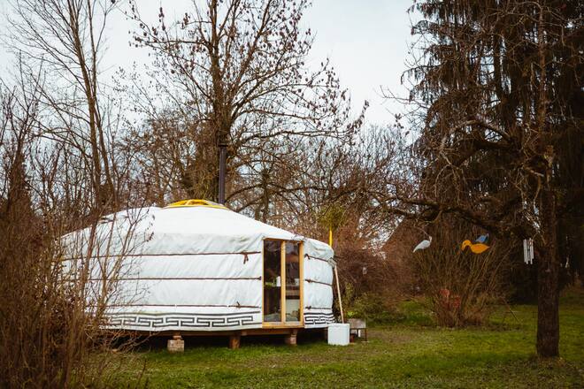 Cristian Reymond und Rolf Nungesser leben in einer Jurte. Momentan in Montagny-la-ville - 22. Dezember 2020 - Gruen Living - Copyright Olivia Pulver