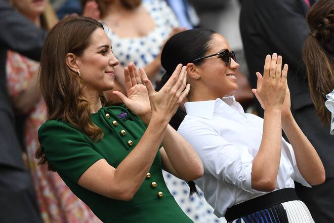 RETRO : Meghan Markle et Kate Middleton a Wimbledon - Angleterre - 13/07/2019 RETRO : Meghan Markle et Kate Middleton a Wimbledon - Angleterre - 13/07/2019 ChrysleneCaillaud/Panoramic PUBLICATIONxNOTxINxFRAxITAxBEL