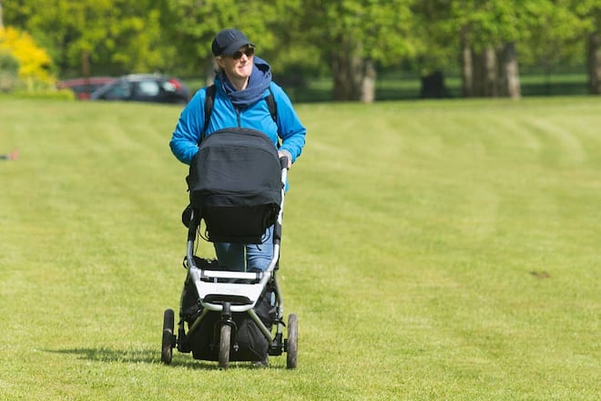 Mandatory Credit: Photo by Sandra Mailer/Shutterstock 11974142f Zara TIndall enjoys the summer sunshine with her new baby boy at the Houghton International Horse Trials Houghton International Horse Trials, Houghton Hall, Norfolk, UK - 27 May 2021 Houghton International Horse Trials, Houghton Hall, Norfolk, UK - 27 May 2021 PUBLICATIONxINxGERxSUIxAUTXHUNxGRExMLTxCYPxROMxBULxUAExKSAxONLY Copyright: xSandraxMailer/Shutterstockx 11974142f