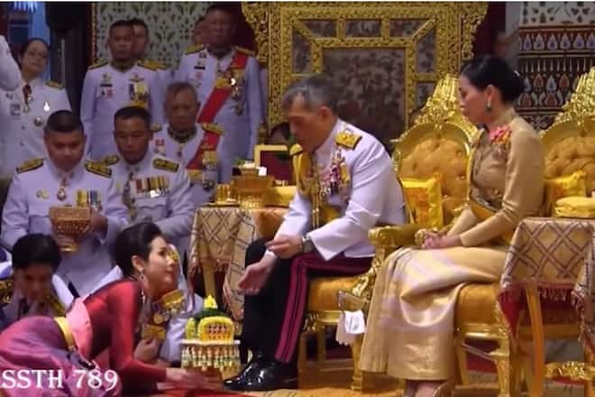 Thai-König Rama X. präsentiert seine Langzeit-Affäre Sineenat Wongvajirapakd