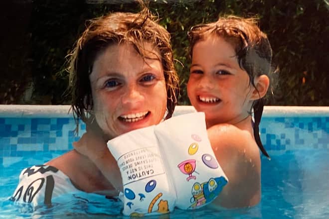 Fabienne Bamert mit ihrer Mutter