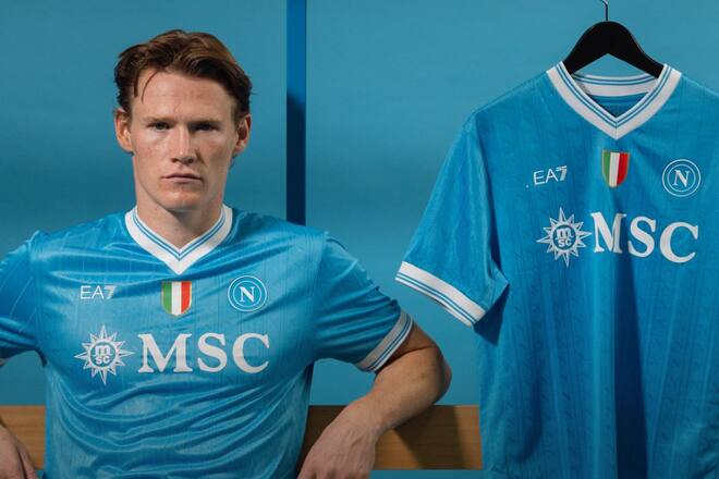 <p>Ausrüster des SSC Napoli: Giorgio Armani.</p>