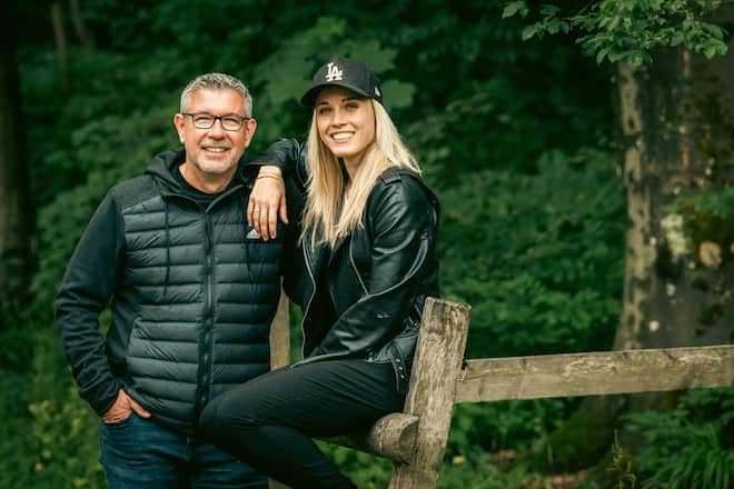 Urs Fischer mit seiner Tochter Riana 2022