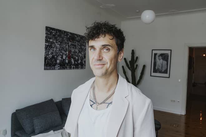 Jan Seven Dettwyler hat die erste Ausgabe der Asterix-Comics auf Schweizerdeutsch übersetzt.