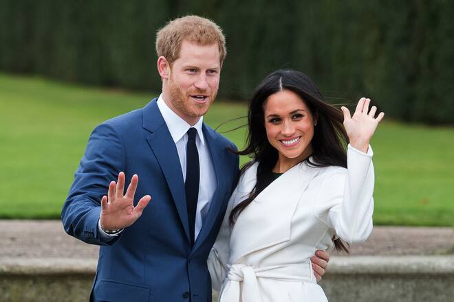 LONDON, ENGLAND - NOVEMBER 27: Prince Harry and Meghan Markle, wearing a white belted coat by Canadian brand Line The Label, attend a photocall in the Sunken Gardens at Kensington Palace following the announcement of their engagement on November 27, 2017 in London, England. (Photo by Anwar Hussein/Getty Images)