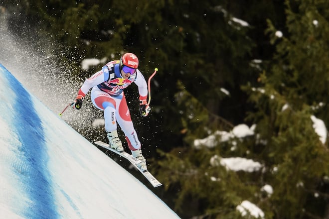 epa08955378 Beat Feuz of Switzerland in action during a training run for the men's Downhill race of the FIS Alpine Skiing World Cup event in Kitzbuehel, Austria, 21 January 2021. EPA/CHRISTIAN BRUNA