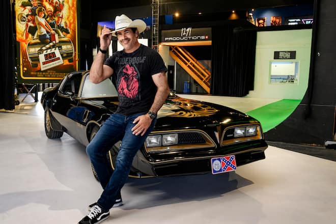 Oliver Keller, Stuntman, Produktionsfirma 1291, Tochter Geneva Keller die auch schon Stunts gemacht hat, zu Hause in Birwinkel TG, Produktionsfirma in Buergeln TG, Pontiac Firebitd Trans am, Kanton Thurgau, 2024, Fotos: Geri Born