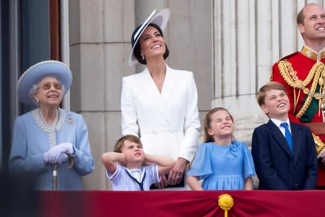 Trooping the Colour The Queen, The Duchess of Cambridge, The Duke of Cambridge, Prince George, Princess Charlotte and Prince Louis riding appear on Buckingham Palace balcony during Trooping the Colour, part of the Platinum Jubilee celebrations. Credit: Doug Peters/EMPICS PUBLICATIONxNOTxINxUKxIRL Copyright: xDougxPetersx 67247500