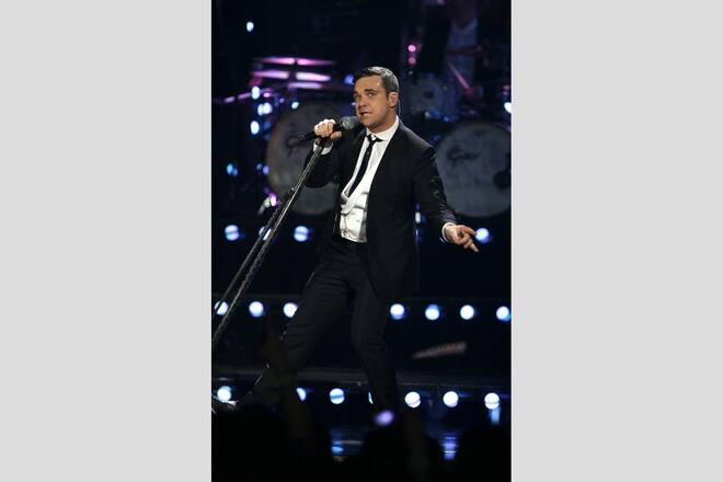 Brit Awards: Robbie Williams 2010