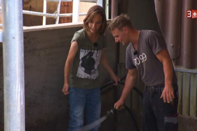 Stefanie hilft tatkräftig mit auf Svens Hof