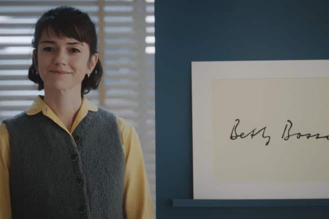 <p>Sarah Spale als Emmi Creola-Maag im Film «Hallo Betty» bei der Präsentation der Unterschrift der Werbefigur Betty Bossi.</p>