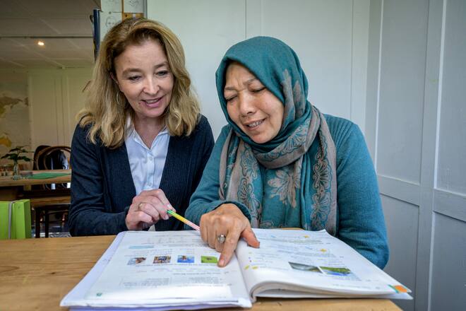 Die neue SRK Praesidentin Barbara Schmid-Federer besucht die Fluechtligs Unterkuenfte im Kanton Uri. Afghanistan Mirzaii Agheleln, 49 Bild © Remo Naegeli