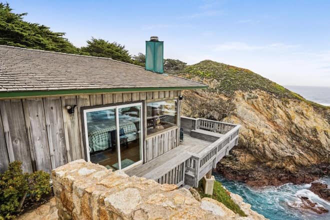 <p>Im «Gull House», dem Möwenhaus, an der Küste von Carmel, Kalifornien, wohnt Novak zwölf Jahre. Später lebt sie auf einer Farm in Oregon.</p>