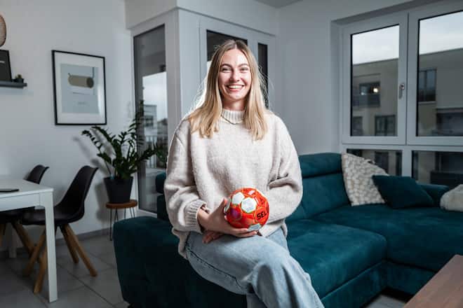 Originaler EM-Ball, nur kleiner: Schüpbach schnappte ihn sich bei der Auslosung: «Ich musste ihn einfach haben.»