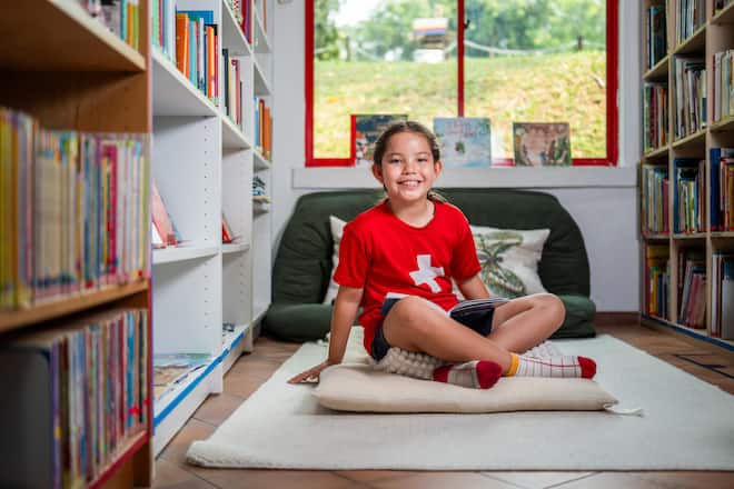 <p>Lael (8) aus dem Waadtland, die Mutter ist Koreanerin, besucht seit drei Jahren die Swiss School in Singapur. Ursprünglich plante die Familie, nach Zürich zurückzukehren – inzwischen möchte sie jedoch langfristig in Singapur bleiben.</p>