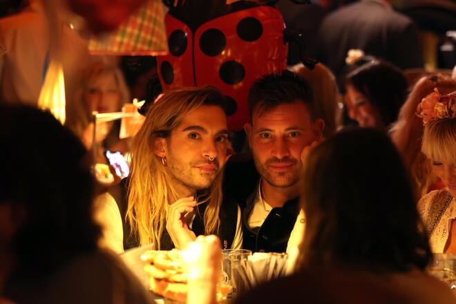 Bill Kaulitz (l.) und Marc Eggers genossen die Zweisamkeit am Oktoberfest.