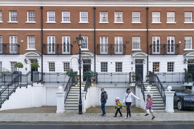 Auf dem Weg zur Schule und zur Arbeit im Londoner Stadtteil South Kensington. Zweimal pro Jahr besucht de Rham ihre Verwandtschaft in Lausanne.