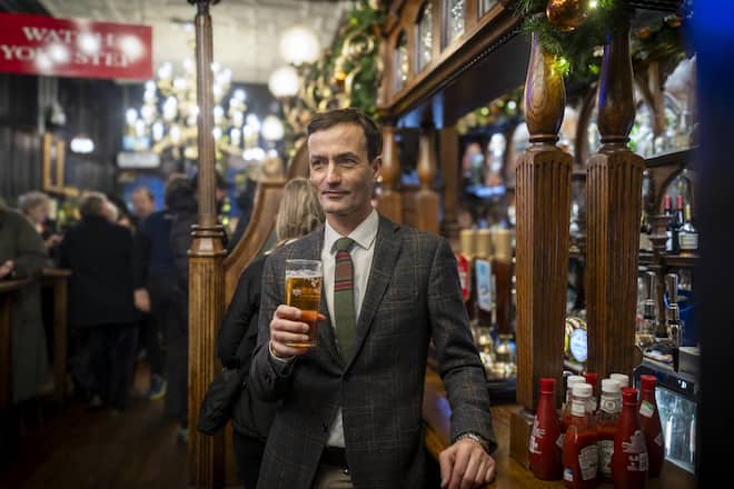 Im Red Lion Pub kehrt Michael Gerber gern am Feierabend ein. «Bier und gute Gespräche mit meinem britischen Team gehören dazu.»