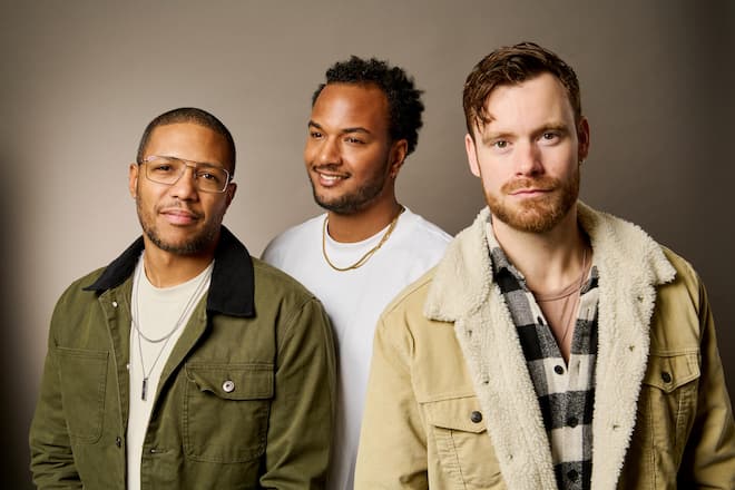 «Geil Gsi Gester» heisst die neue EP von Kali, Malick, JJ (v. l.). Mit Mundarttexten, die mit Französisch gespickt sind, überwinden sie den Röstigraben mühelos.