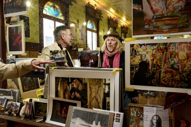 Den Meisterfälscher im Visier: Ex-«Tatort»-Kommissar Stefan Gubser rückt im Atelier von Wolfgang Beltracchi in Meggen an.