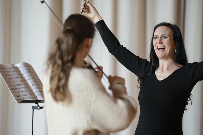 <p>Notenlesen kommt erst später – etwa dann, wenn Kinder in der Schule auch Lesen und Schreiben lernen.</p>
