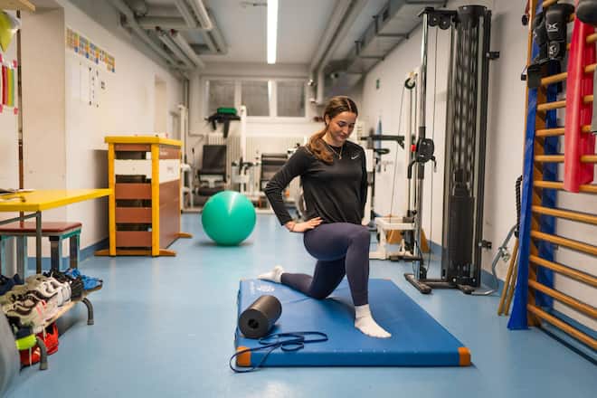 Rund zwölf Stunden trainiert Xenia Buri pro Woche. Dazu gehören Krafttraining und Dehnen.