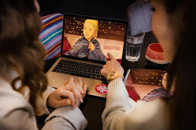 Eineinhalb Jahre arbeiteten die Schwestern am Buch. Ende April kommt es heraus – zwei Monate vor der EM.