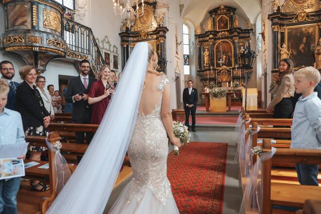 <p>«Schon als Mädchen habe ich das Hochzeitsfoto meiner Eltern bewundert. Nun wurde mein Traum wahr», sagt Valeria Aeschi.</p>