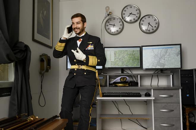 Eigene Zeitrechnung: Tagsüber arbeitet der 30-Jährige als IT-Projektleiter für einen US-Pharmakonzern, nach Feierabend inszeniert er sich als Feldherr und König.