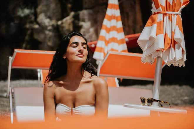 <p>Sommer, Sonne und Strand, ohne ein kleines Vermögen für Liegestühle etc. ausgeben? Das geht am besten in Spanien und in der Türkei, sagt ein Buchungsportal. </p>