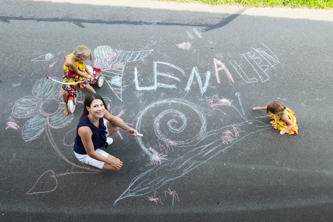 <p>Spiel und Spass stehen im geschenkten Familienjahr für Sonia Kälin und ihre Töchter an erster Stelle – auch dabei lernt man viel.</p>