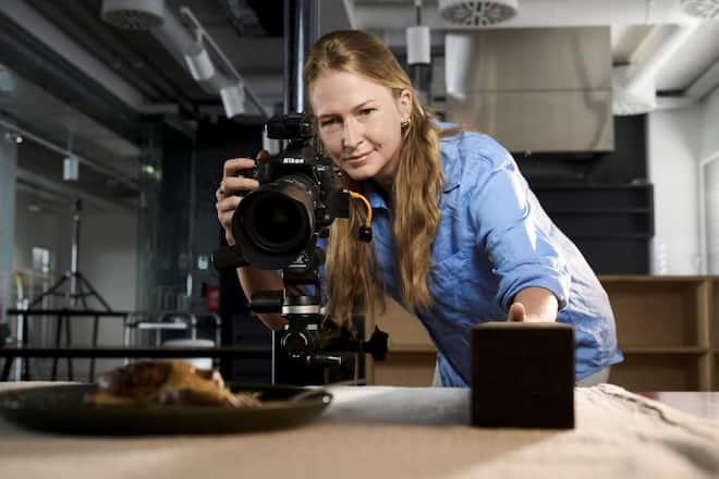 <p>Was Carole Arbenz als Fotografin bei Betty Bossi liebt: die Speisen nach getaner Arbeit zu verköstigen.</p>