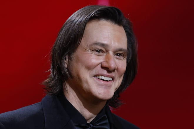 <p>Jim Carrey fällt mit seinem veränderten Aussehen auf.</p>