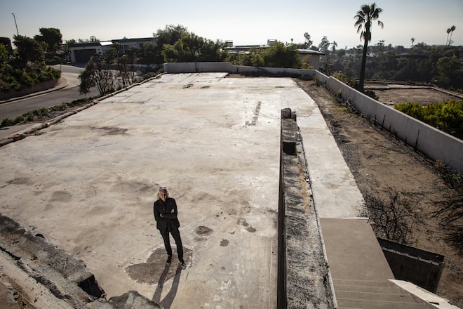 <p>Der Architekt und ein geplatzter Traum: Der Schweizer Roger Kurath hat in Pacific Palisades gebaut. «Es tut weh, dass alles weg ist.»</p>
