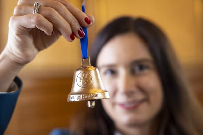 Diese Sonderanfertigung der Glockengiesserei Rüetschi in Aarau verschenkt Riniker an wichtige Gäste aus dem In- und Ausland.