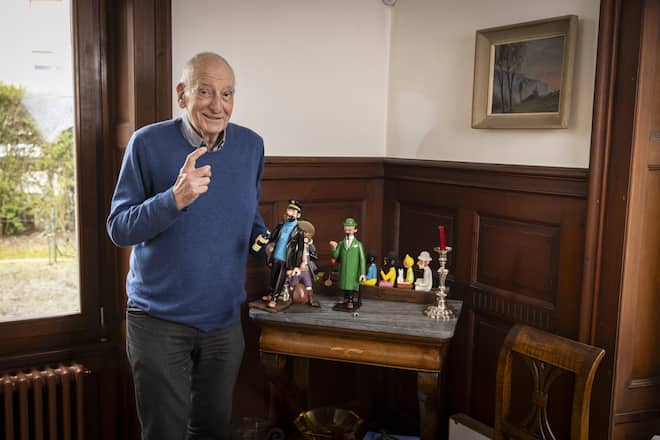 «Ich gehöre noch zur Generation, die alle Comics von Tim und Struppi gelesen hat»: Pascal Couchepin daheim in seiner Stube. Die Holzfiguren sind ein Mitbringsel aus Kinshasa.