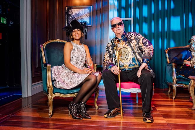 Im richtigen Leben Arzt, an der «overdress!» ein Pomp-Pimp: Klaus Goder mit Frau Eliane.