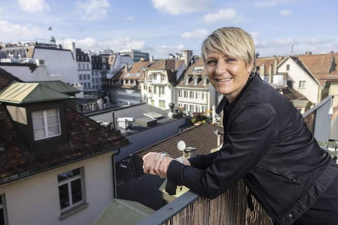 <p>«Oft überkommt mich ein riesiges Glücksgefühl.» Béatrice Wertli über den Dächern von Bern.</p>