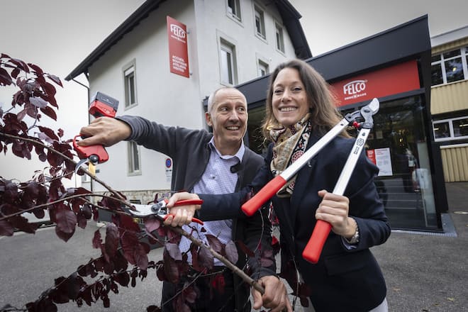 <p>Scheren für jeden Zweck: Christelle Francis-Flisch und Ehemann Nabil sind stolz auf die breite Palette von rund 200 Baum-, Garten- und Rebscheren.</p>