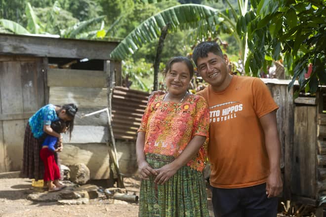 <p>Don Carlos Bernardino Ical Calel mit seiner hochschwangeren Frau Everilda. «Ich will ihnen ein besseres Leben ermöglichen», so der Familienvater.</p>