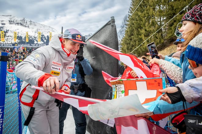 <p>Kann sich kaum vor den Fans retten: Lokalmatador Franjo von Allmen!</p>