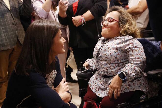 Seit Jahren setzt sich Königin Letizia von Spanien für Menschen ein, die an einer seltenen Krankheit leiden.