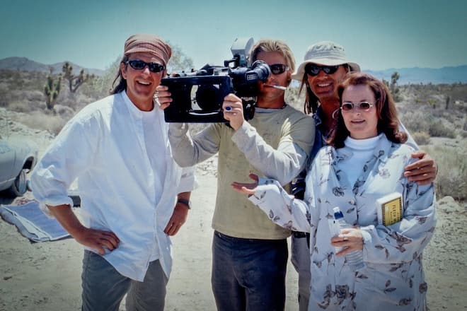 <p>«Als Kameramann muss man dafür sorgen, dass sich die Schauspieler wohlfühlen»: Schaer (l.) mit Brad Pitt bei «The Mexican».</p>