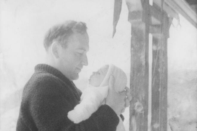 <p>Ohne Erinnerung: Zora del Buono als Baby mit ihrem Vater. Sie ist acht Monate alt, als der italienische Arzt bei einem Autounfall ums Leben kommt.</p>