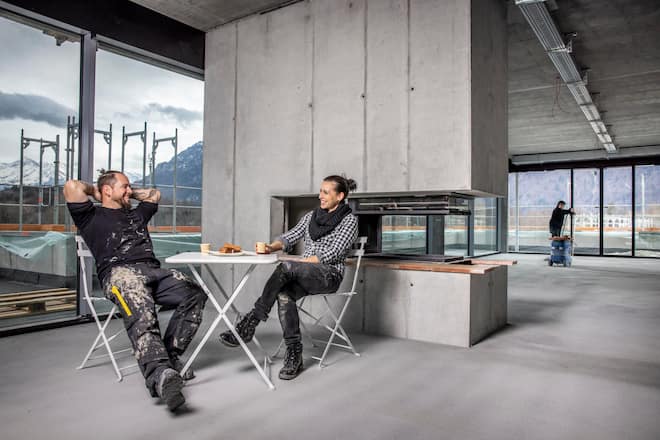 Marc und Brigitte Trauffer auf der Baustelle der Trauffer Erlebniswelten, Hofstetten BE, SI 08/2022