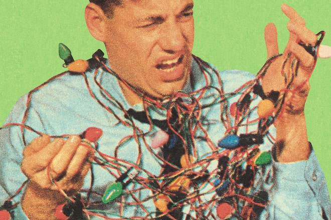 Mann mit Lichterkette