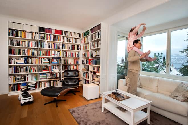 Roger Köppel, Schweizer Jouranlist, Nationalrat, Tochter Anna, Sohn Viktor, Baby Paul, Kuesnacht, SI 17/2021