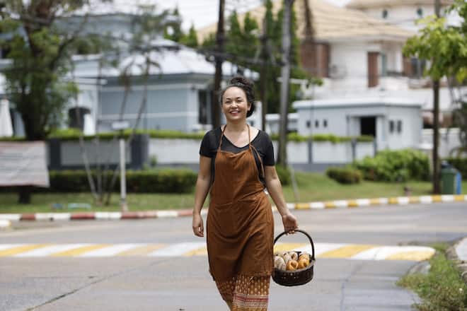 <p>Frisch und fröhlich: Jacqueline «Jacky» Baumann mit dem für sie typischem Lächeln und einem Korb ofenwarmer Backwaren.</p>