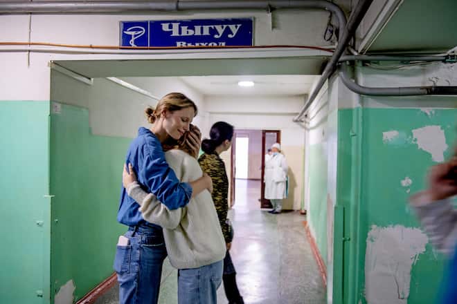 Reise mit Sarina und Felice Arnold nach Kirgistan, wo die Stiftung Zuversicht für Kinder in der Stadt Osh das Spital unterstützt. ©Corinne Glanzmann