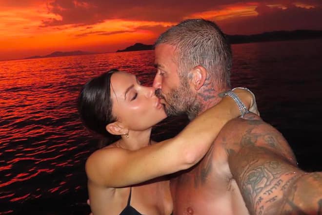 Zeigen sich bei einer Bootsfahrt in Kroatien sehr verliebt: Victoria und David Beckham.